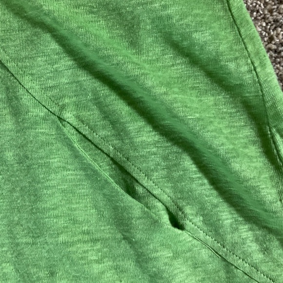 Habitat women's green top NWOT - Picture 3 of 4